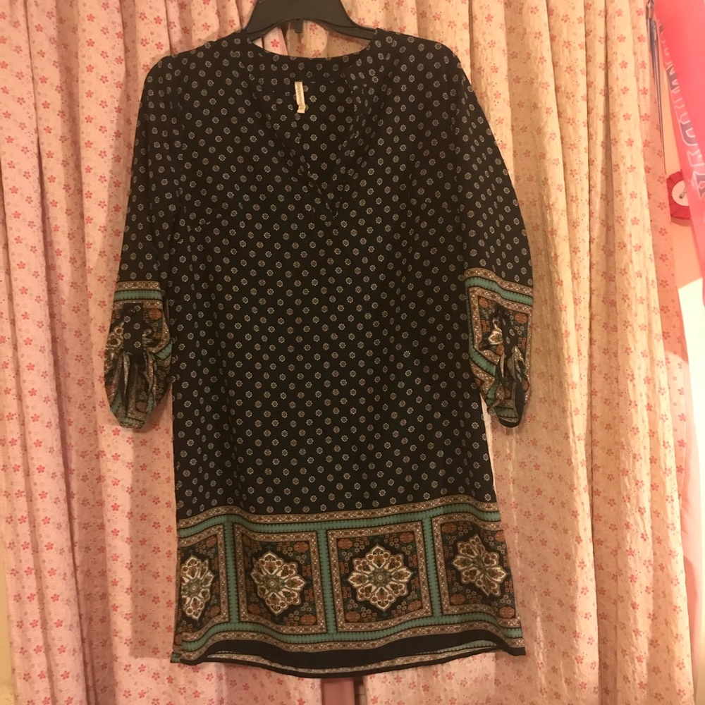 Peppermint V-neck shift dress (medium)